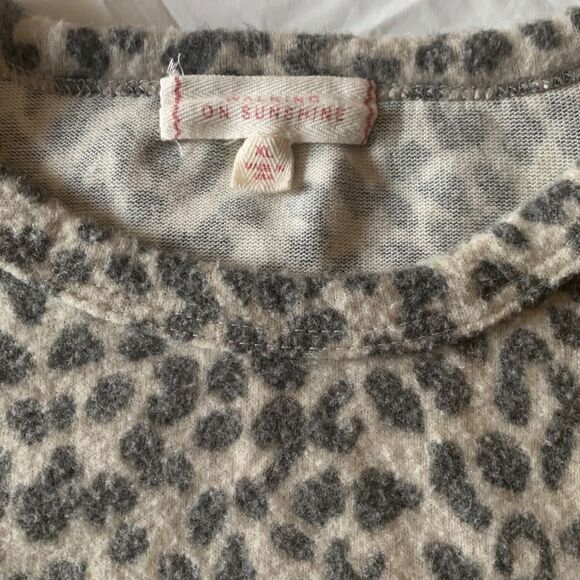 Soft and fuzzy leopard print sweater XL - Picture 2 of 3